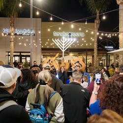 MISSION VALLEY CELEBRATES HANUKKAH UNDER THE STARS