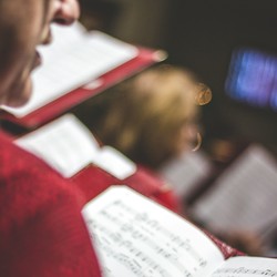 Valencia Town Center Hosts Live Performances for the Holidays