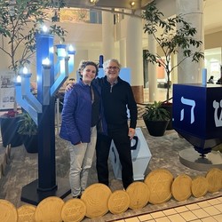 MAINPLACE HANUKKAH CELEBRATION AND MENORAH LIGHTING