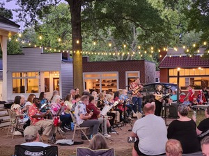 Jammin’ on the Green: KANSAS CITY UKESTERS