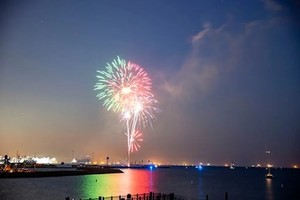 Harbor Breeze New Year’s Eve Cruise