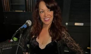 Otilia Donaire :  Late Show at The Saloon!