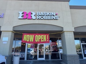 Gilbert Baskin-Robbins Hosts Customer Appreciation Day with Free Coffee for a Year Giveaway