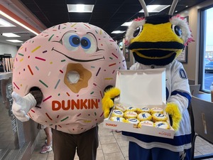 DUNKIN’® OF TAMPA TEAMS UP WITH TAMPA BAY LIGHTNING FOR NATIONAL RANDOM ACTS OF KINDNESS DAY