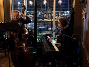Live Jazz Feat. Annie Wells & Dave Arenius