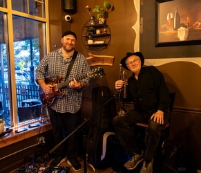 Live Jazz Feat. Mike Kaupa & Noah Shumway