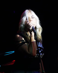 Eliza Neals Live in Concert