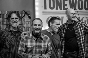 Radio Bobcat Acoustic at Tonewood & Courage