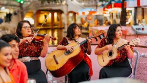 Mariachi Sip & Cruise