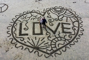 Free Public Participation Art-Making at the Beach
