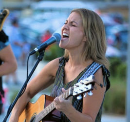 Live Music in Downtown Phoenix Arizona featuring Nikki Shue at Barrel & Bushel at Hyatt Regency Pho