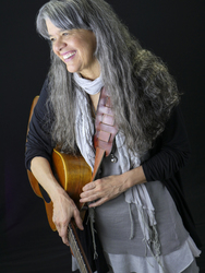 Anne Hills in concert