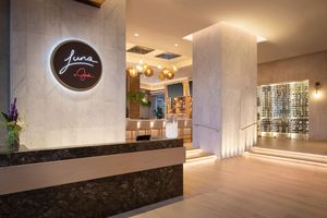 A Wine Dinner Designed to Stand Out at Luna by Giada