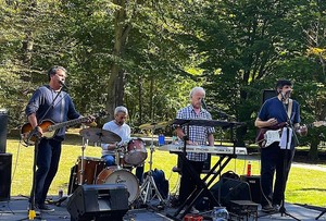 Central Beat at Café in the Woods