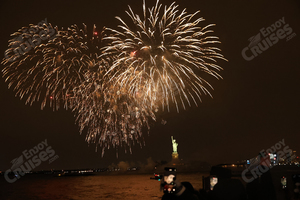 All That Glitters New Year's Eve Fireworks Party Cruise 2027 | Statue of Liberty | Brooklyn Bridge