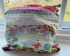 Sewing a Zipper Pouch!