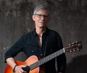 Split Level Concerts and 90.5 The Night Present Catie Curtis and Band