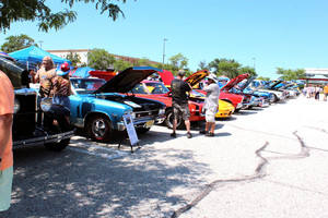 Silver Diner 4th of July Breakfast Car Show