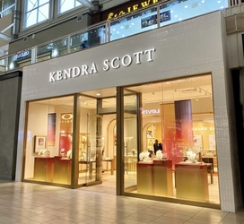 Kendra Scott Gives Back Benefiting the Arizona Housing Fund