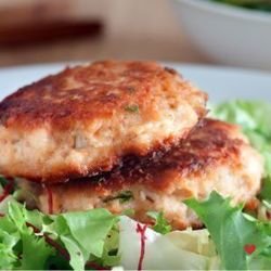 Crispy Salmon Cakes with Mac n Cheese