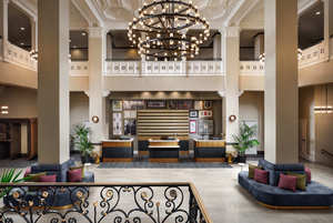 Lobby Gallery Event at Hotel Flor