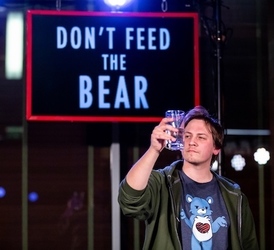 don't feed the bear