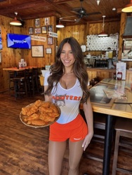 Hooters Celebrates National Chicken Wing Day with 10 Wings for $7.29
