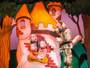 Little Red Riding Hood and the 3 Little Pigs