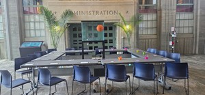 Jeff Koons: One Ball Total Equilibrium