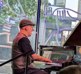 Charged Particles Plays Classy Jazz at Fattoria e Mare