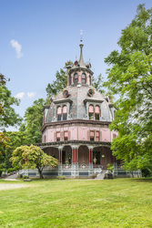 Victorian Springtime at the Octagon House
